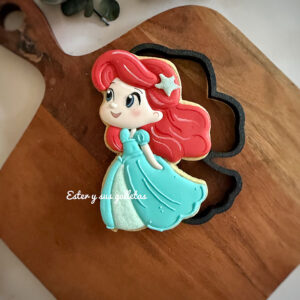 Cortador princesa  PLA ARIEL vestido y de lado